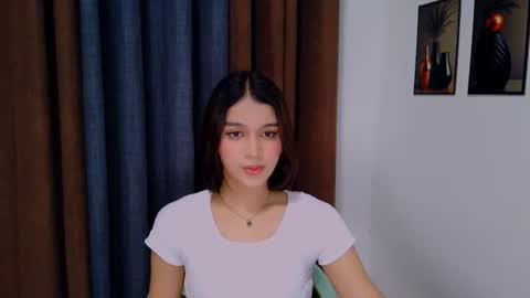 queen lux online show from June 26, 9:54 am