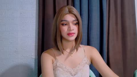 queen lux online show from April 4, 1:43 pm