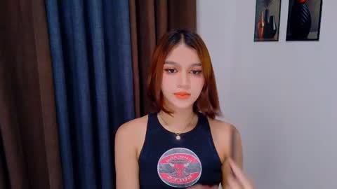 queen lux online show from June 18, 3:41 am