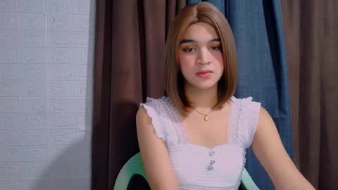 queen lux online show from February 17, 5:07 am