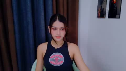 queen lux online show from July 8, 10:50 am