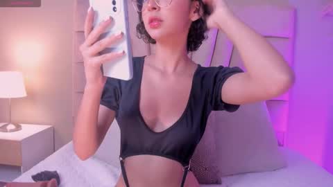 Lya Lee online show from November 9, 11:50 am