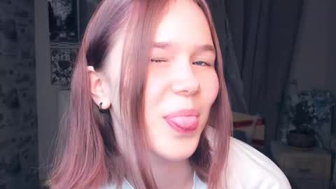 Cozy Lynns room online show from November 18, 8:48 am