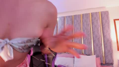 Lizzy smith  online show from February 12, 9:11 pm