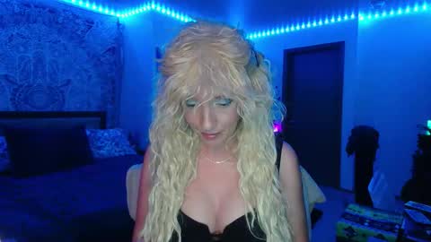 maciimayy online show from October 19, 3:52 am