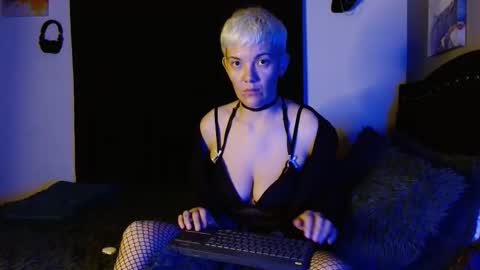 Noah Askew online show from November 15, 4:46 am