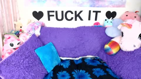 Mackenzie Wolfe online show from March 27, 4:36 am