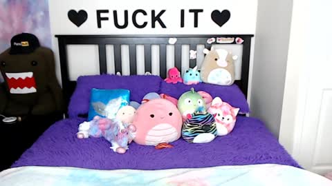 Mackenzie Wolfe online show from January 23, 8:04 am