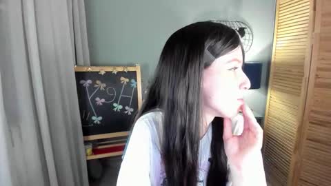 madelaines online show from November 18, 9:32 am