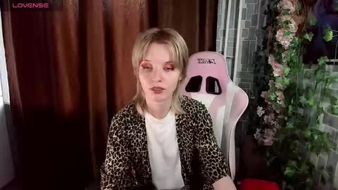 madelaines online show from May 24, 2:32 am