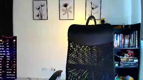 madelamee online show from June 25, 9:05 pm