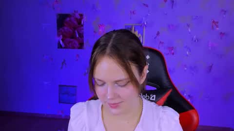 Madeline online show from November 18, 8:32 pm