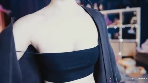 Alice online show from April 7, 3:03 pm