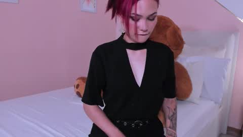 Mae Lyra online show from October 17, 10:13 pm