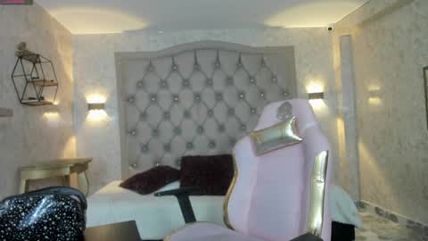 MAEE ANGELS online show from December 18, 9:18 pm