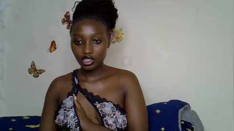 Maee online show from December 5, 7:15 pm