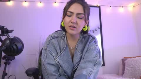 Maeve  schedule 11 am- 530 pm colombia time  online show from January 3, 9:47 pm