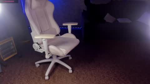 Maevee online show from February 15, 11:17 am