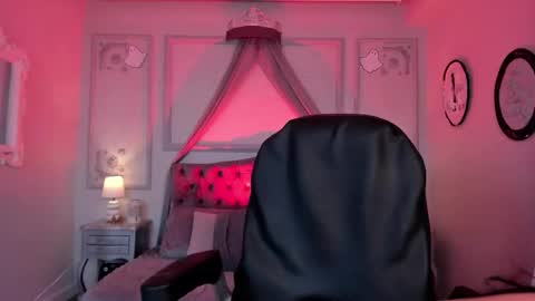   online show from October 20, 8:45 pm