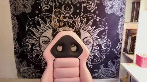 Claire online show from April 11, 2:54 pm