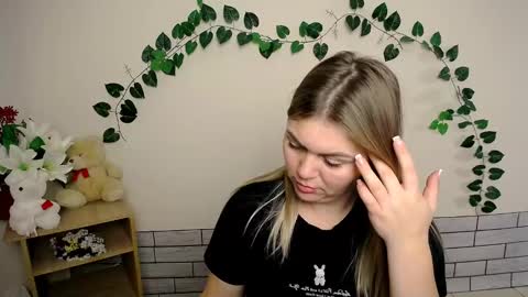 magic_katarina_ online show from December 16, 7:04 am