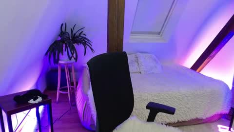 Zooey online show from February 9, 7:19 pm