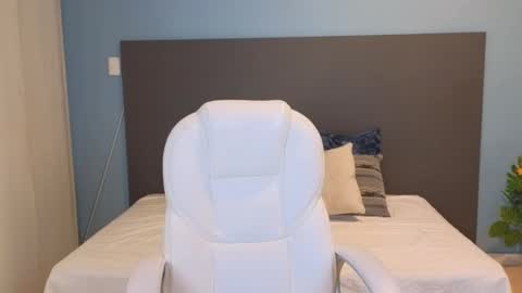 Maiaa Ruiz  online show from January 11, 1:22 pm