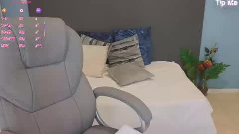 Maiaa Ruiz  online show from September 11, 2:50 pm