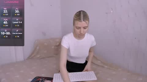Your kitty online show from June 9, 3:28 am