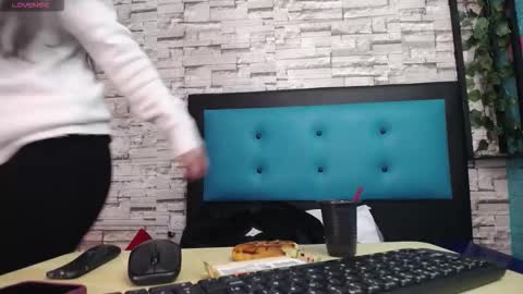  MAILY CAN  online show from September 22, 12:36 pm