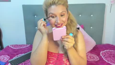 mailyn bakerrr  online show from June 25, 1:35 pm