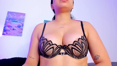 mai  online show from December 1, 7:05 pm