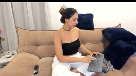 Mallory online show from November 6, 10:04 pm