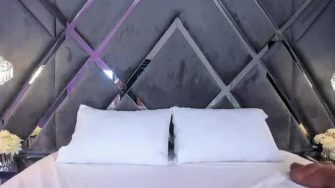 Malu online show from April 4, 5:01 pm