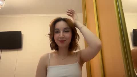 Mia online show from December 17, 1:04 pm