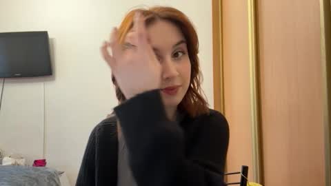 Mia online show from January 9, 11:03 am