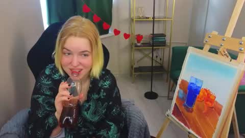 manic_pixie_ online show from February 16, 11:05 am