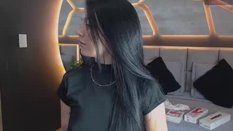 Mara Hanson online show from December 19, 2:42 pm