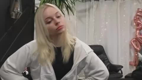 margot_robbie7 online show from February 14, 3:00 am