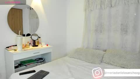 mariadanielasanchez online show from September 30, 1:33 am