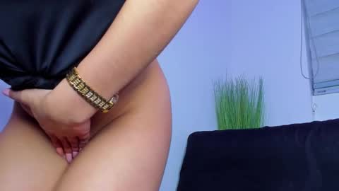 M A R I A N E online show from February 7, 6:50 am