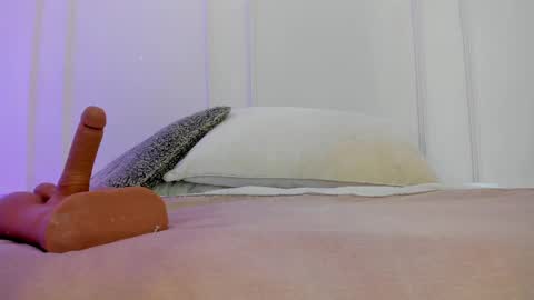 Maria Pettit online show from March 5, 12:00 pm