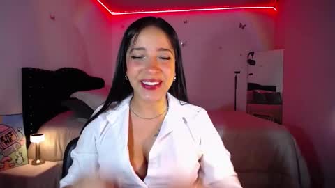 Nicolle online show from February 8, 3:08 am