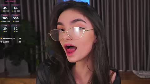 Mia online show from February 26, 11:15 pm