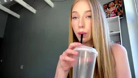 Amelia online show from June 4, 12:42 pm