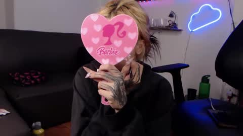                      100   online show from March 6, 5:03 am