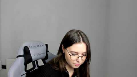 Alice online show from April 25, 7:00 am