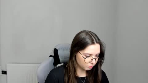 Alice online show from April 24, 6:49 am