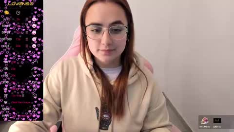 Dulce Maria online show from February 19, 3:39 am