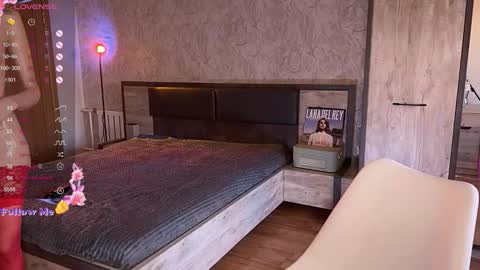 Mary online show from November 18, 7:42 am